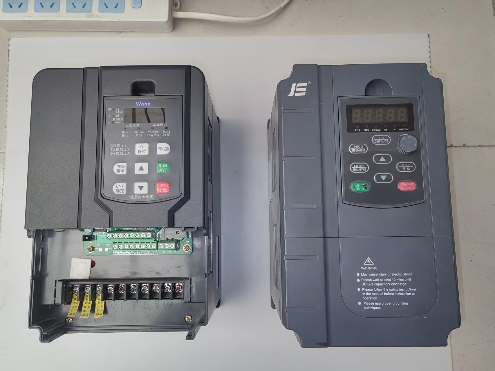 出两台7.5KW三相变频器