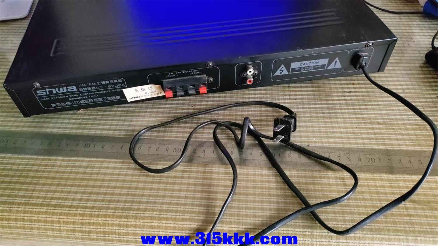 121号显示屏有点暗少一个脚按调谐健后自动停在调频台中心频率上调频指示等都能亮灵敏.jpg