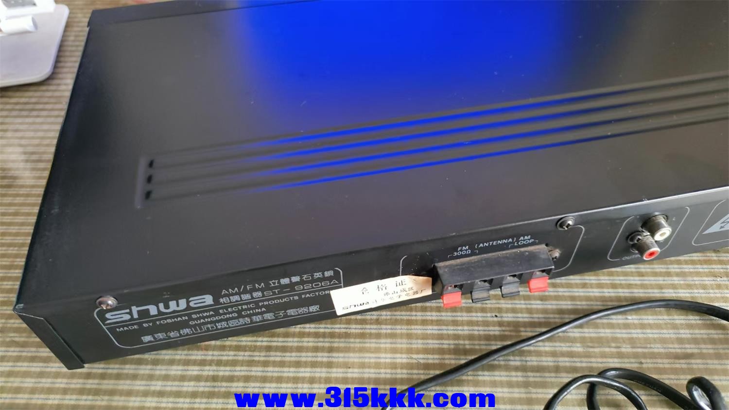 121号显示屏有点暗少一个脚按调谐健后自动停在调频台中心频率上调频指示等都能亮灵敏.jpg