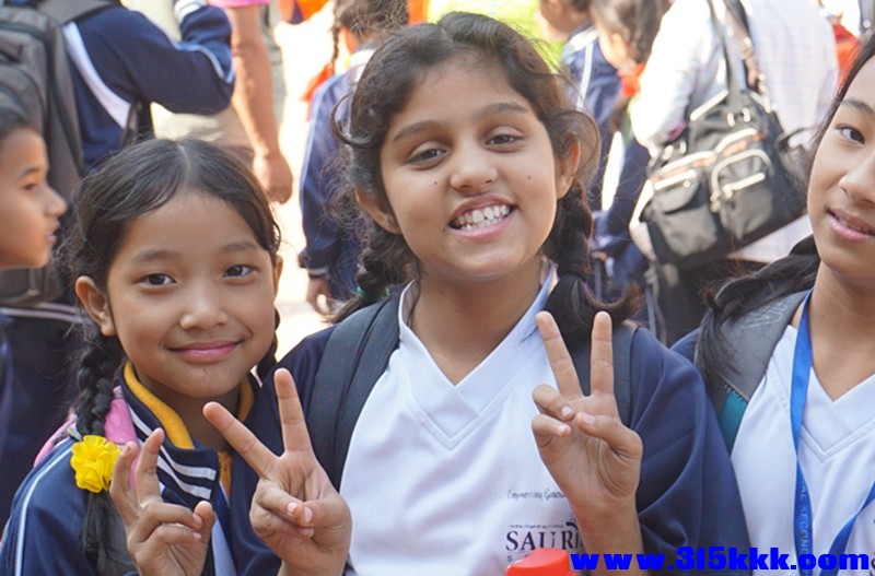 Sauary School学生.jpg