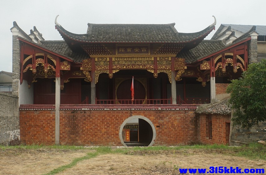 古镇的吉安会馆戏台门楼.jpg