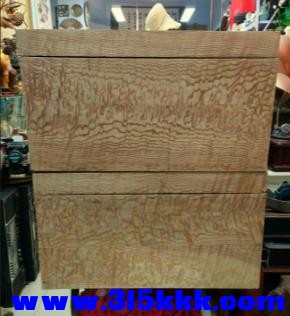 图五：用水曲柳板材制作的家具（东北木箱}）