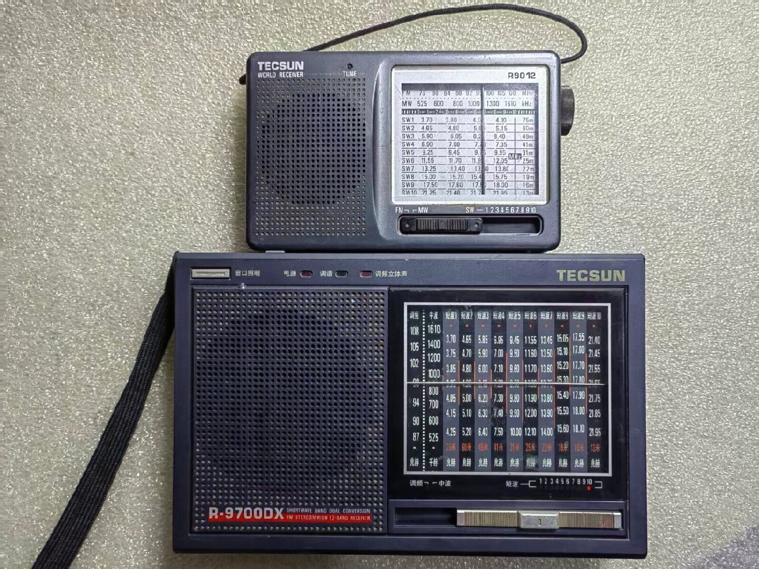 出两部德生经典收音机