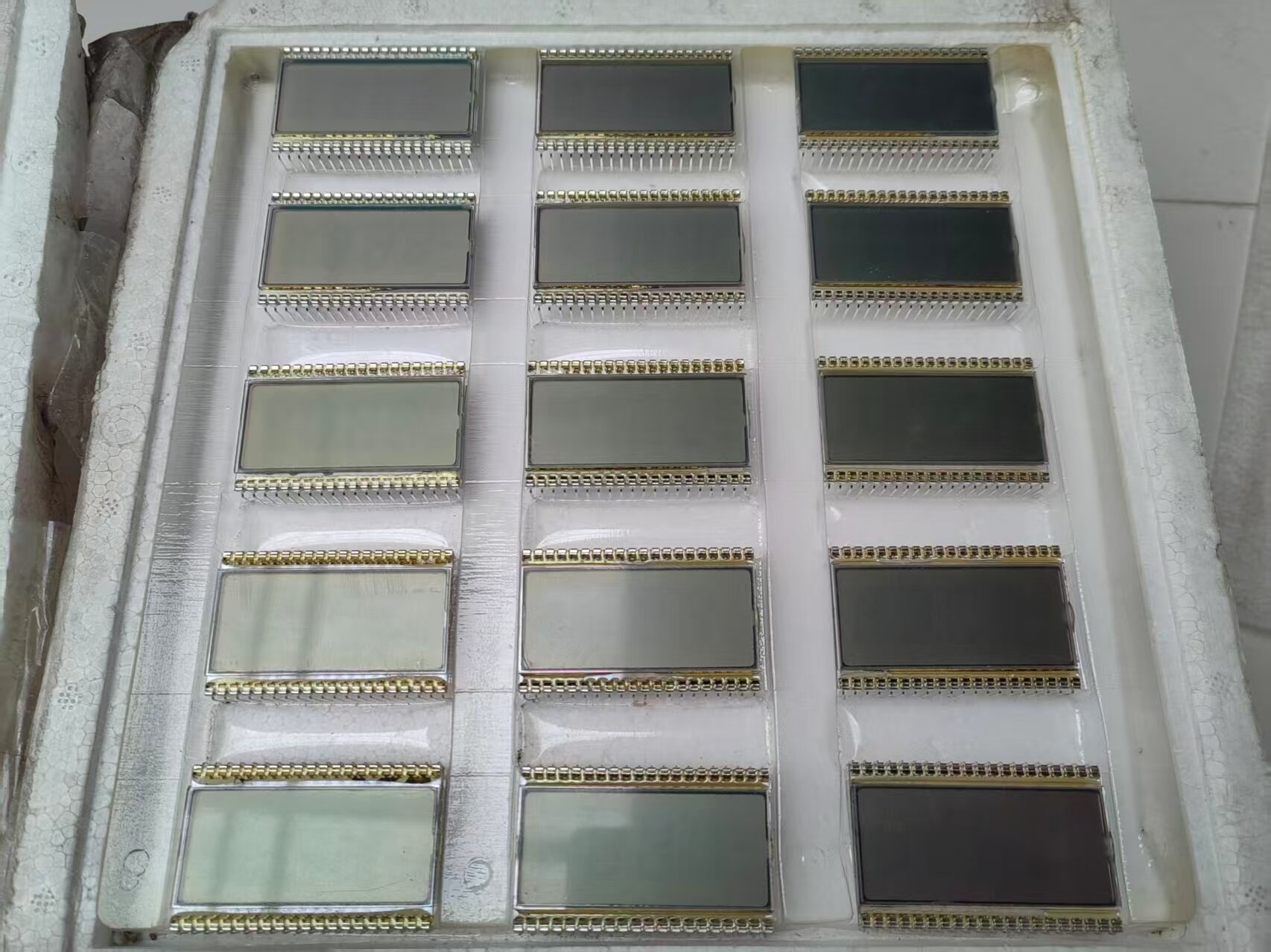 出60片全新的EDS805D液晶屏