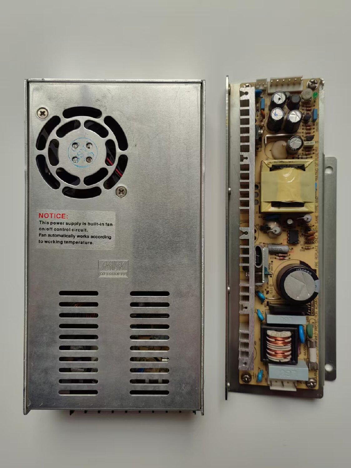 出两个明纬电源